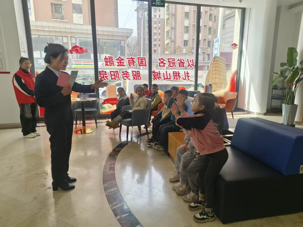 乐鱼电子官网山西银行联袂阳泉新澳城社区开启“童” 行金融之旅
